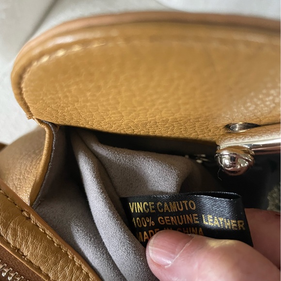 🍁🍁Vince Camuto “Creamy Carmel” Leather Bag - Picture 3 of 10